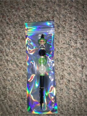 Novelty Bead Pen with Green Skull Topper Beetle Juice